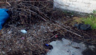 Godinu dana stoji otpad pored igrališta