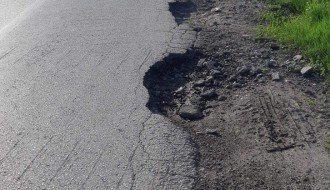 Ogromni krateri na deonici puta Bikovo i Gabrić