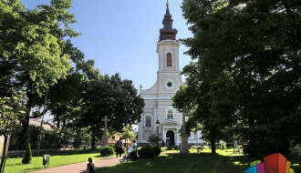 Prosjaci u dvorištu Pravoslavne crkve