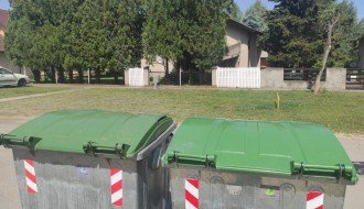 Polomljen poklopac od kontejnera (Hrastova ulica)