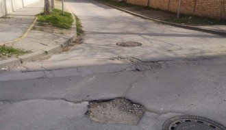 Udarna rupa u ulici Ivana Broza