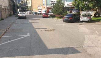 Udarne rupe u Ulici Vuka Karadžića