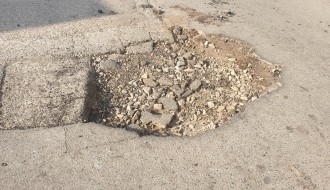 Udarne rupe u Ulici Vuka Karadžića