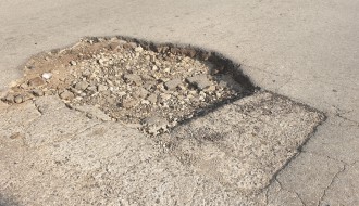 Udarne rupe u Ulici Vuka Karadžića