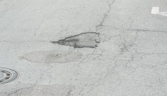 Udarne rupe u Ulici Vuka Karadžića