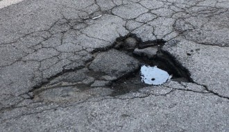 Udarne rupe u Ulici Vuka Karadžića