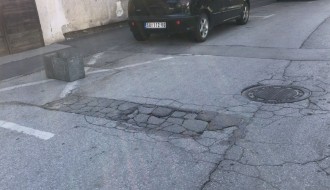 Udarne rupe u Ulici Vuka Karadžića