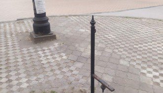 Nedostaje kanta za smeće u Ulici braće Radić (kod raskrsnice sa Kumičićevom)