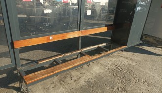 Propala klupa na autobuskoj stanici kod Lifke