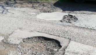 Ulica Marije Bursać puna rupa