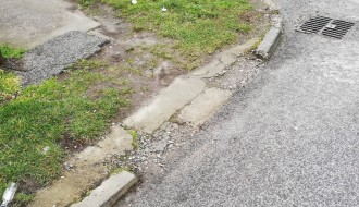 Oštećen ivičnjak u Ulici Staniše Neorčića