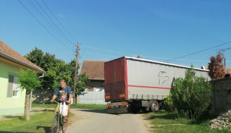 Šleperi u malim ulicama (Ive Senjanina, Kordunaška i 15. aprila)