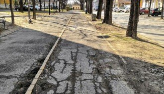 Biciklistička staza na Prozivci u veoma lošem stanju