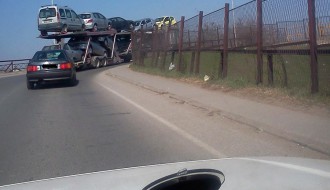 Kamion s prikolicom preko majšanskog mosta