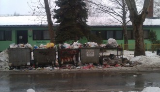 Smeće ispred zabavišta Ciciban