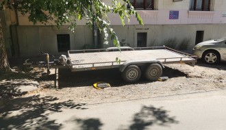 Uzurpiranje javne površine (Ulica Ive Lole Ribara ispred broja 9)