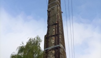 Gornji Tavankut-rastinje pored puta, nema uličnih svetala i losa bandera