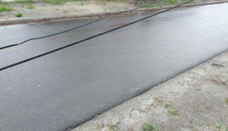 Telefonski kablovi vise skoro do poda (Hrastova ulica)