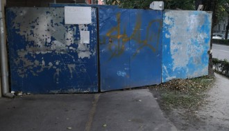 Neobeleženo gradilište na sredini Ulice braće Radić