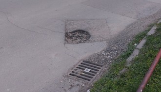 Udarna rupa u Ulici Lovre Bračuljevića (kod DON-a)