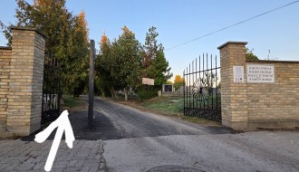 Zatvorena kapija Bajskog groblja pre 16 časova