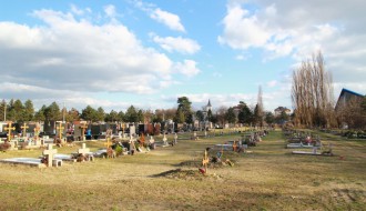 Groblje pored bazena u Dudovoj šumi