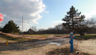 Groblje pored bazena u Dudovoj šumi