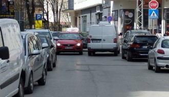 Oštećenja vozila u Ulici Vuka Karadžića