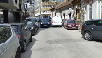 Oštećenja vozila u Ulici Vuka Karadžića