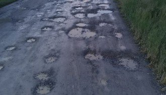 Udarne rupe na cementnoj stabilizaciji u ulici Ane Frank