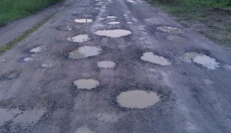 Udarne rupe na cementnoj stabilizaciji u ulici Ane Frank