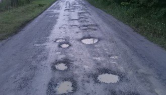 Udarne rupe na cementnoj stabilizaciji u ulici Ane Frank