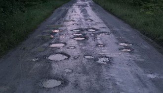 Udarne rupe na cementnoj stabilizaciji u ulici Ane Frank