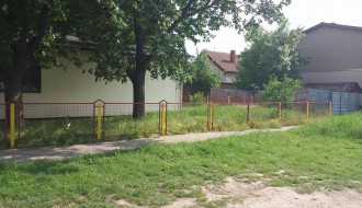 Vrtić Alisa zarastao u travu