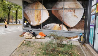 Beskućnici - skitnice u centru Palića