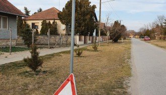 Saobraćajni znak - za popravku ili zamenu (Ulica Otmara Majera, Kelebija)