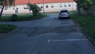 Očajan deo puta kod zgrada na Karađorđevom putu