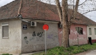 Saobraćajna ogledala na raskrsnici ulica Bore Stankovića i Vatroslava Lisinskog