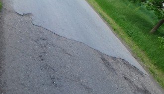 Udarne rupe na putu u ulici Starine Novaka