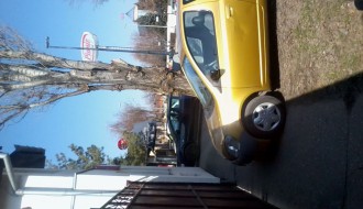 Vozila parkirana na biciklističkoj stazi (Pionir / 8. mart)