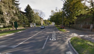 Potreban čamac za ulazak u autobus na liniji broj 16 preko puta bolnice