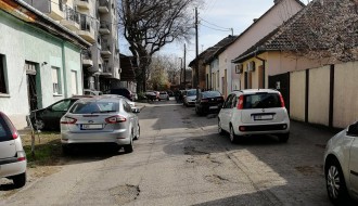Svakodnevno bahato parkiranje u ulici Boška Vujića od strane istog vozila