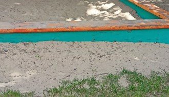 "Obnovljeno" dečije igralište na Prozivci i dalje nebezbedno