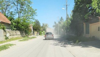 Širina puta i rupe u ulici Proleterskih brigada