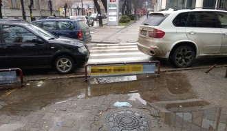 Pešački prelaz sa preponama (ulica Matije Korvina)