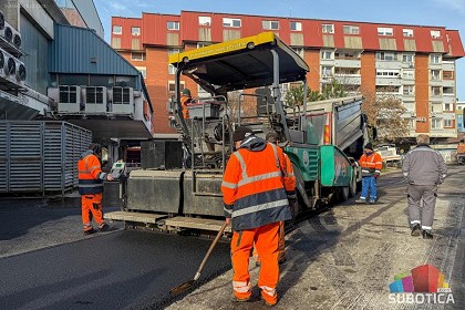 Ulica Vuka Karadžića u potpunoj rekonstrukciji – bezbedniji trotoari i bolji protok saobraćaja