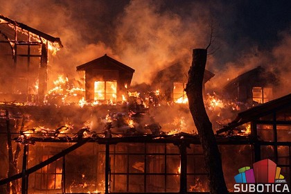 Požar na Paliću: „Mala gostiona“ gotovo potpuno izgorela