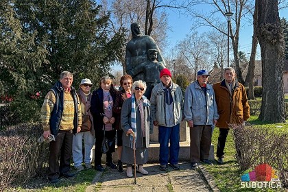 Sećanje na heroine NOB-a: Osmi mart obeležen ispred spomenika „Majka i dete“ u Aleksandrovu