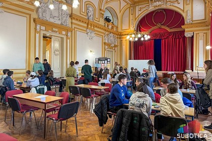 Gimnazijalci tradicionalno rešavali zadatke sa brojem Pi