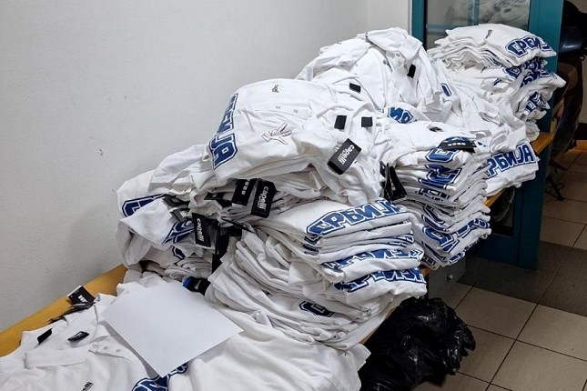 Pokušao da prokrijumčari sportske majice u vrednosti od 18 hiljada evra